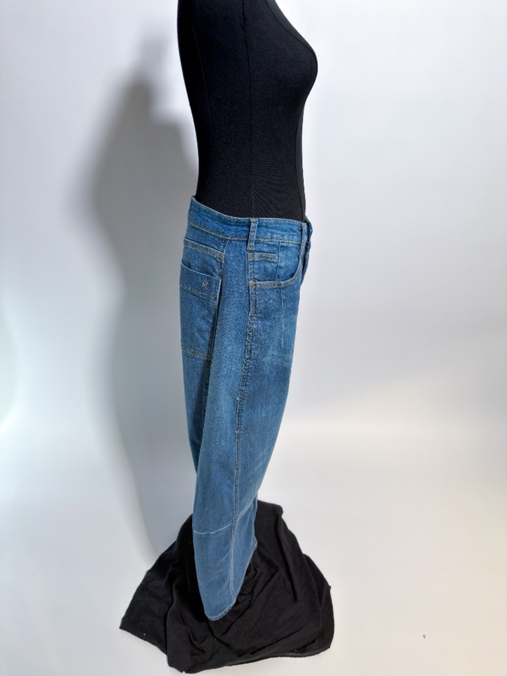 Pilcro Barrel Jeans - Size 28 |EUC - Picture 3 of 5